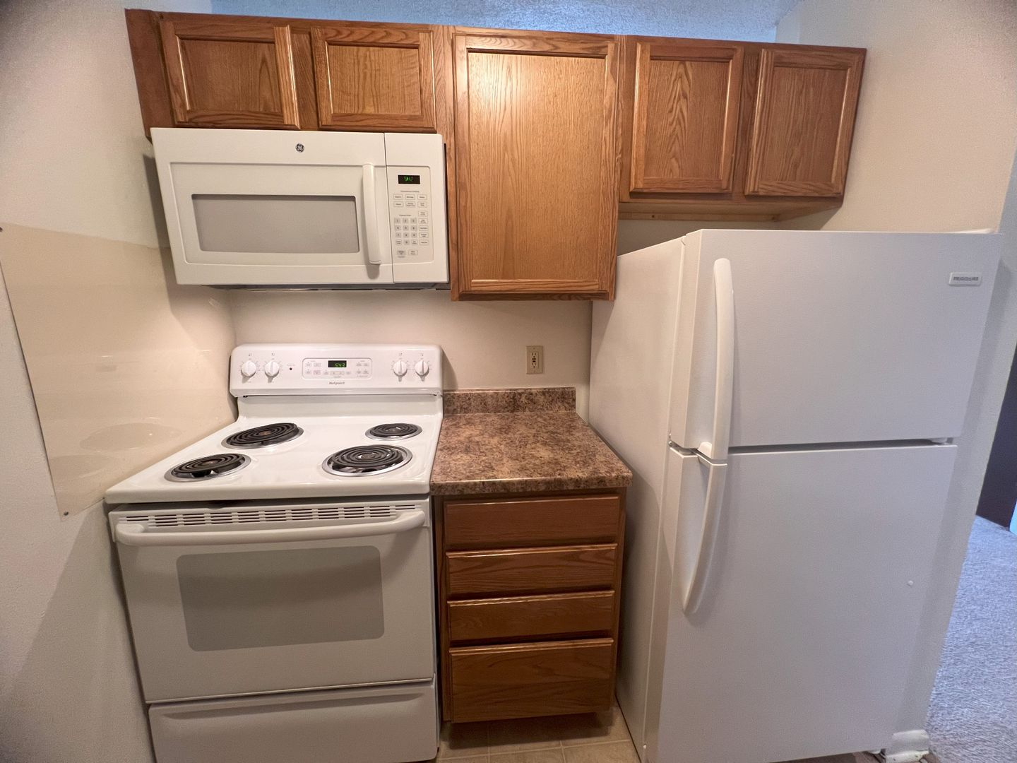 Cedar Falls Apartment: 2009 University Dr.