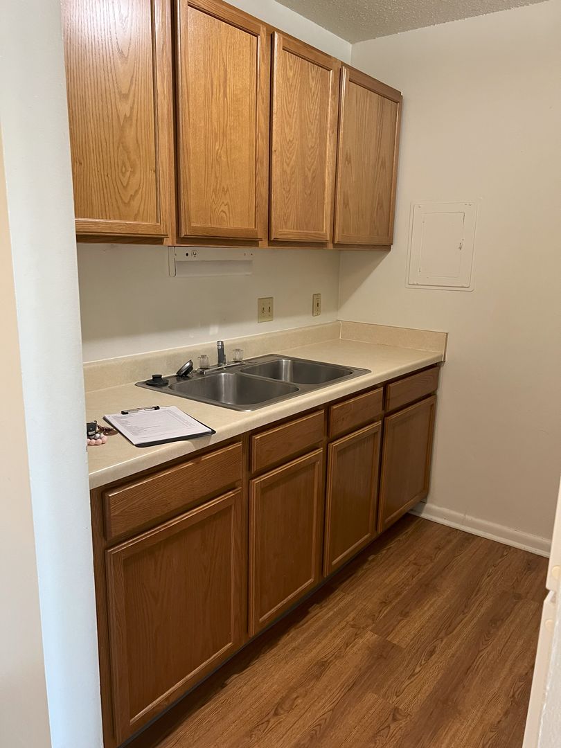 Cedar Falls Apartment: 3210 Spring Valley Ln