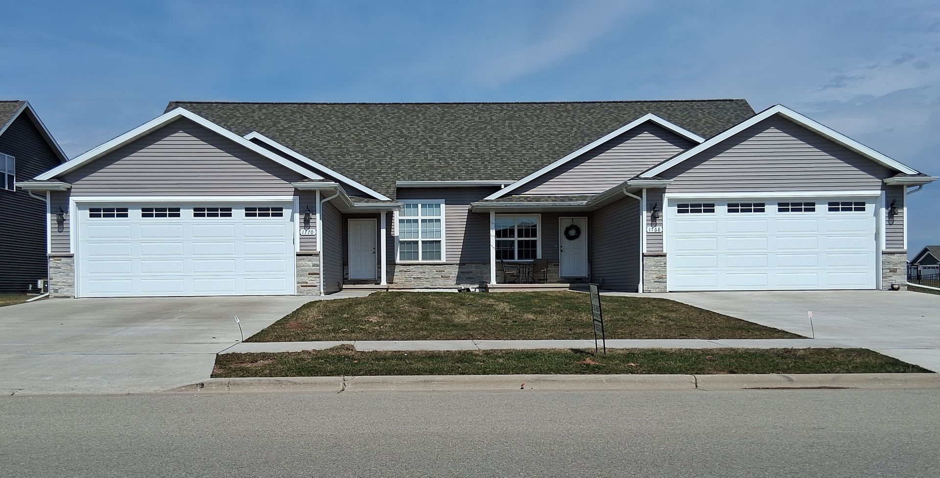 De Pere Apartment: 1768 Garroman Dr.