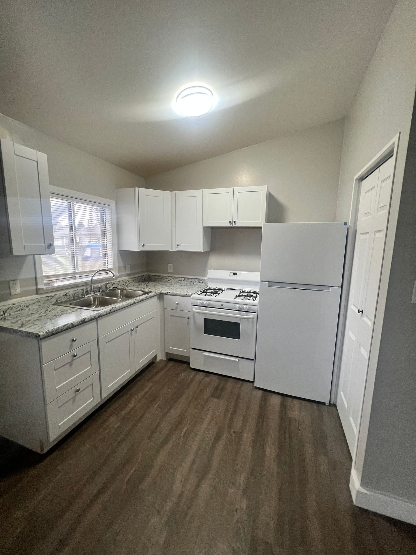 Akron Apartment: 520-585 High Grove Blvd - Maple Ridge - 585