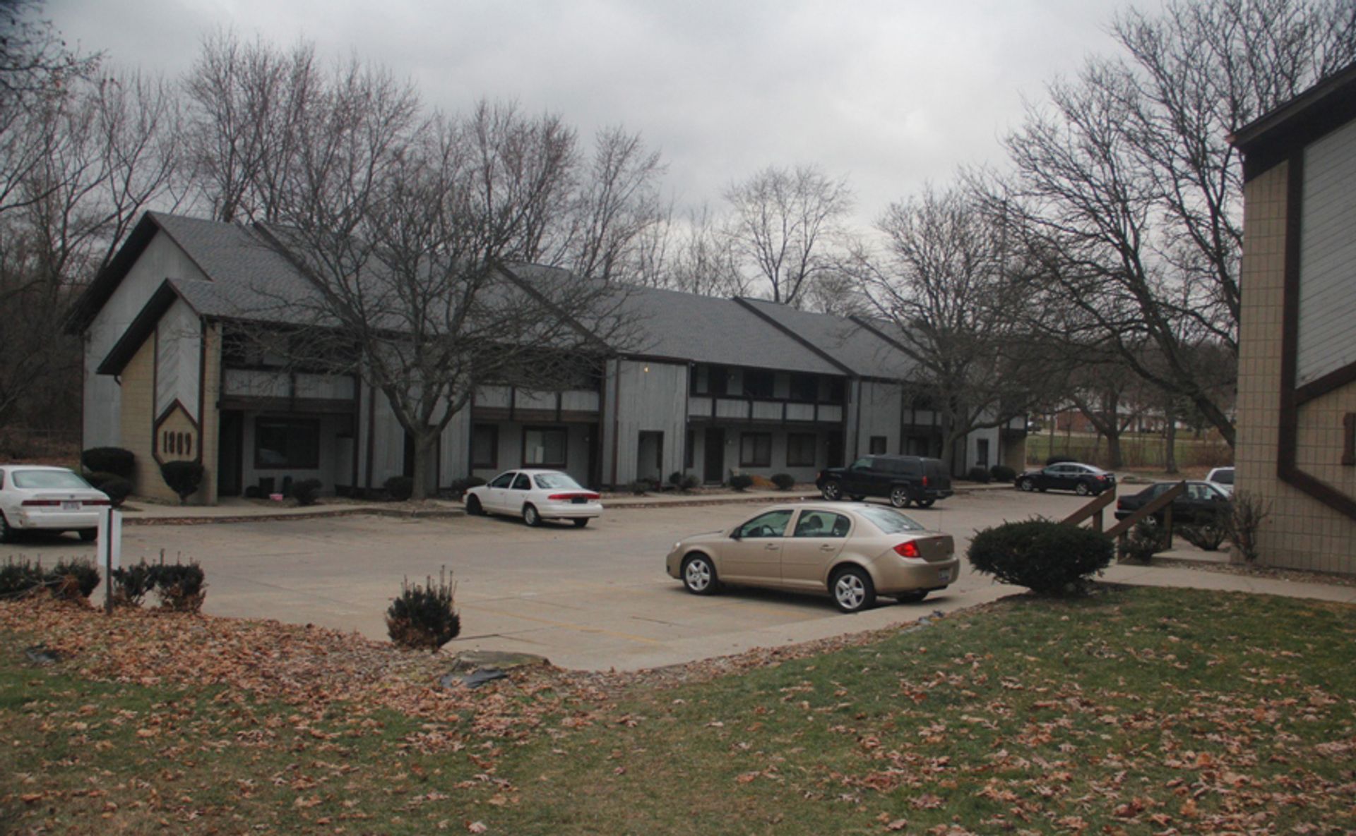 RARE VACANCY:  Great 1 BR Apartment in a Great Complex - Most Convenient Location!