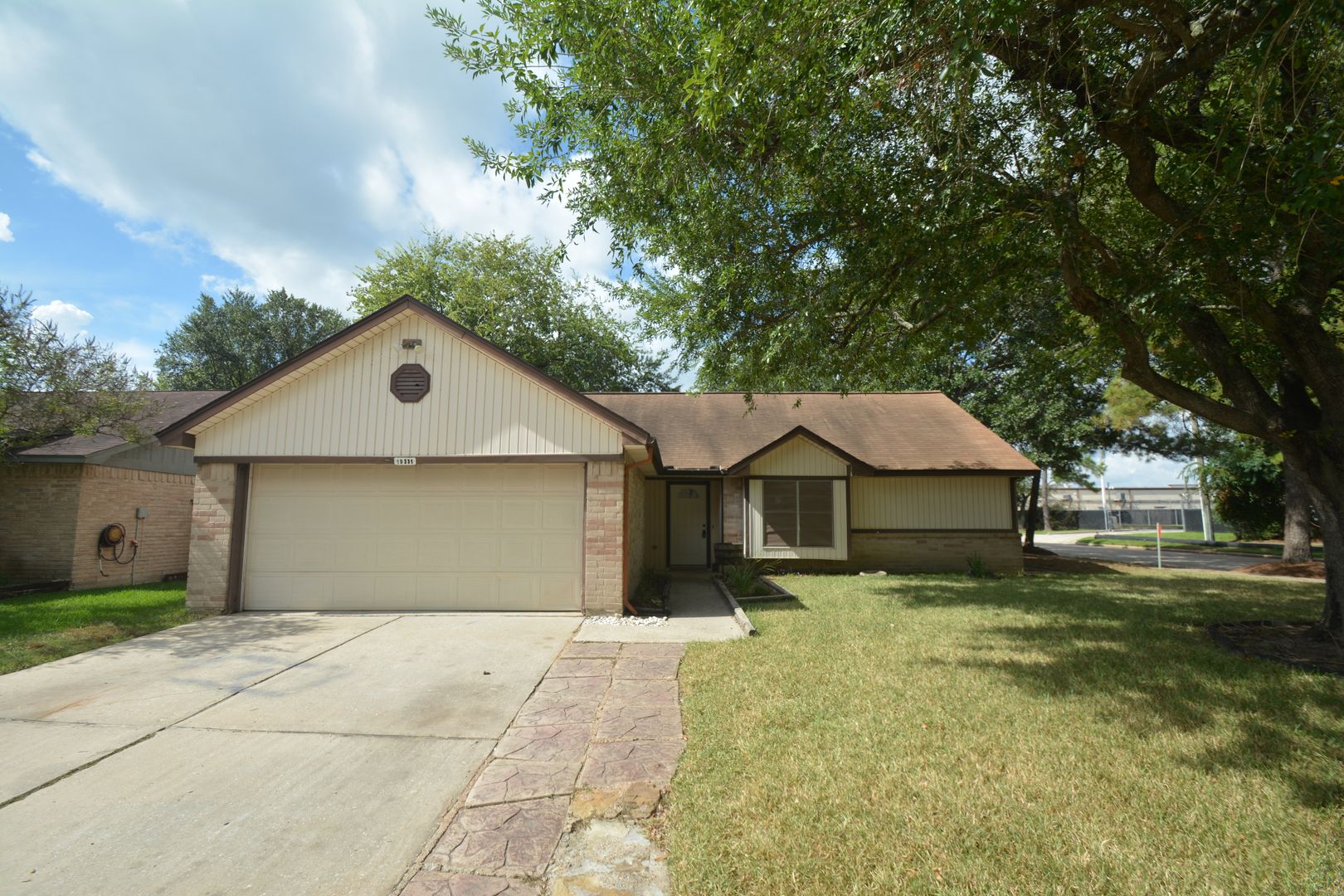 Tomball House: 19331 Nasworthy Drive