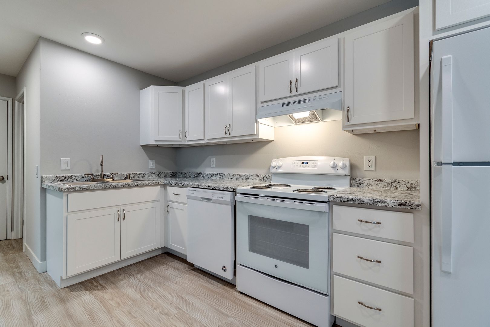 Madison Apartment: 2720 McDivitt Rd