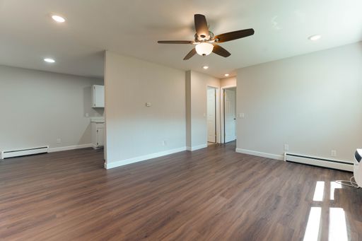 Spacious 1-Bedroom Apartment – Prime Location with a Private Entrance! – photo 1