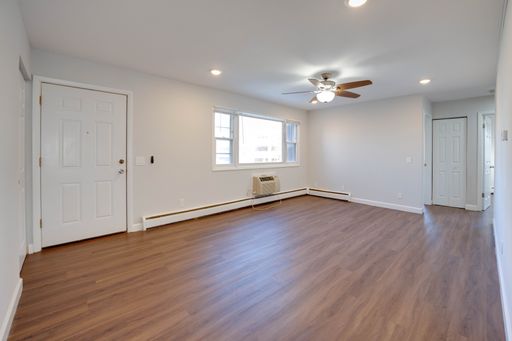 3 Bedroom 1.5 Bath Heat Included – photo 1