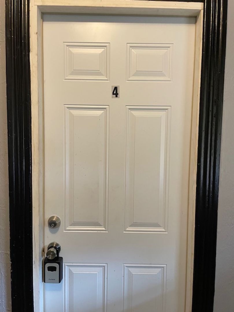 Tyrone Apartment: 1056-1060 Pennsylvania Avenue