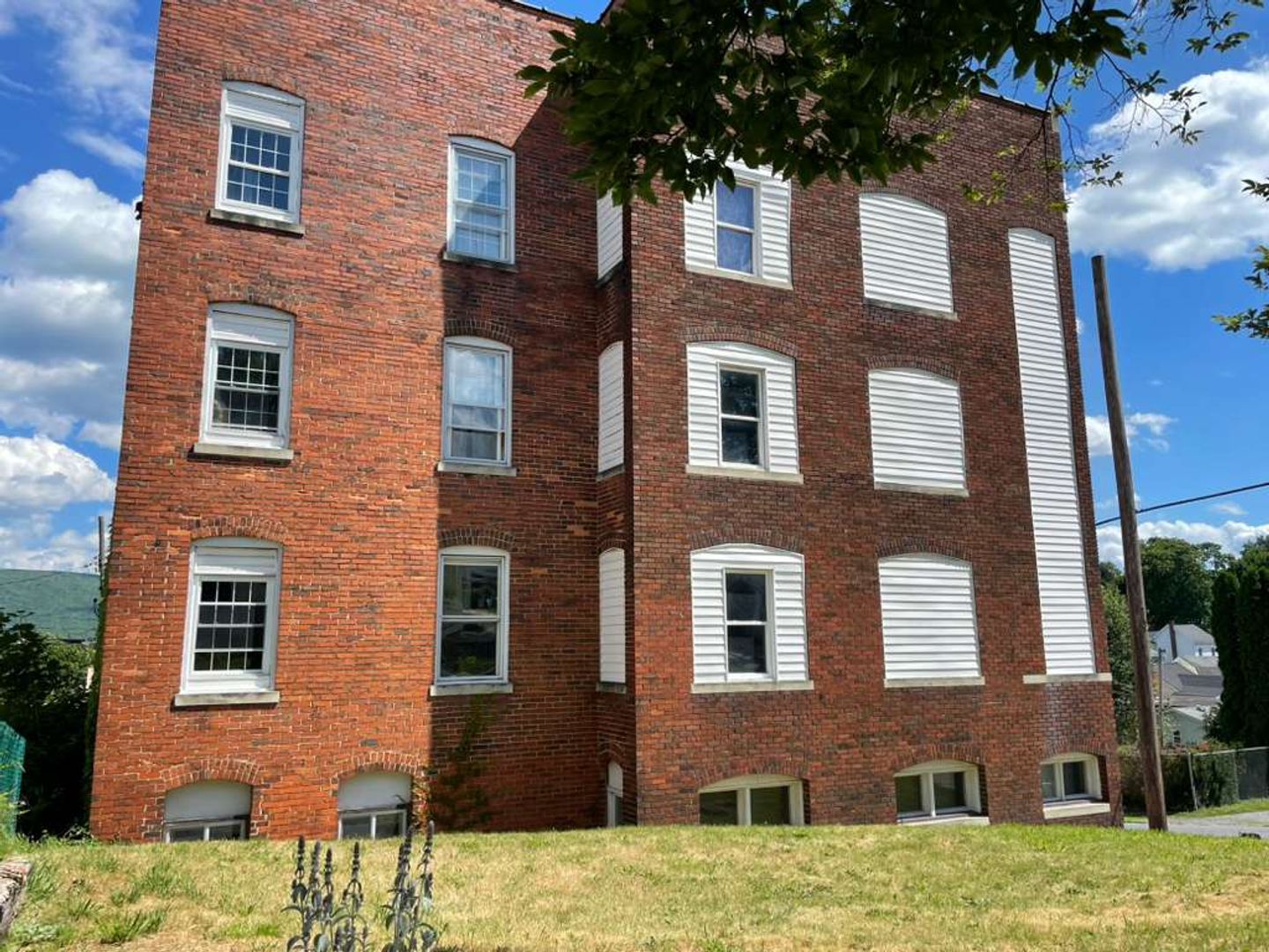 Altoona Apartment: 1614 13th Street