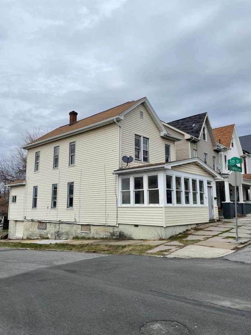 Altoona House: 436 Crawford Avenue