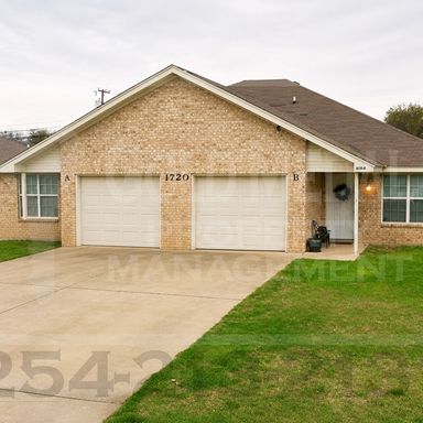 Now Leasing – 1720 A Aztec Trace – photo 1