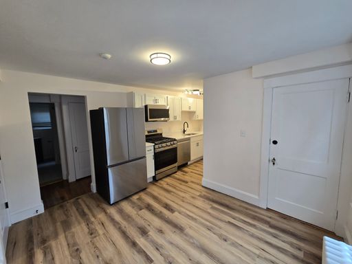 Newly Renovated 2 Bedroom in Downtown Beverly!