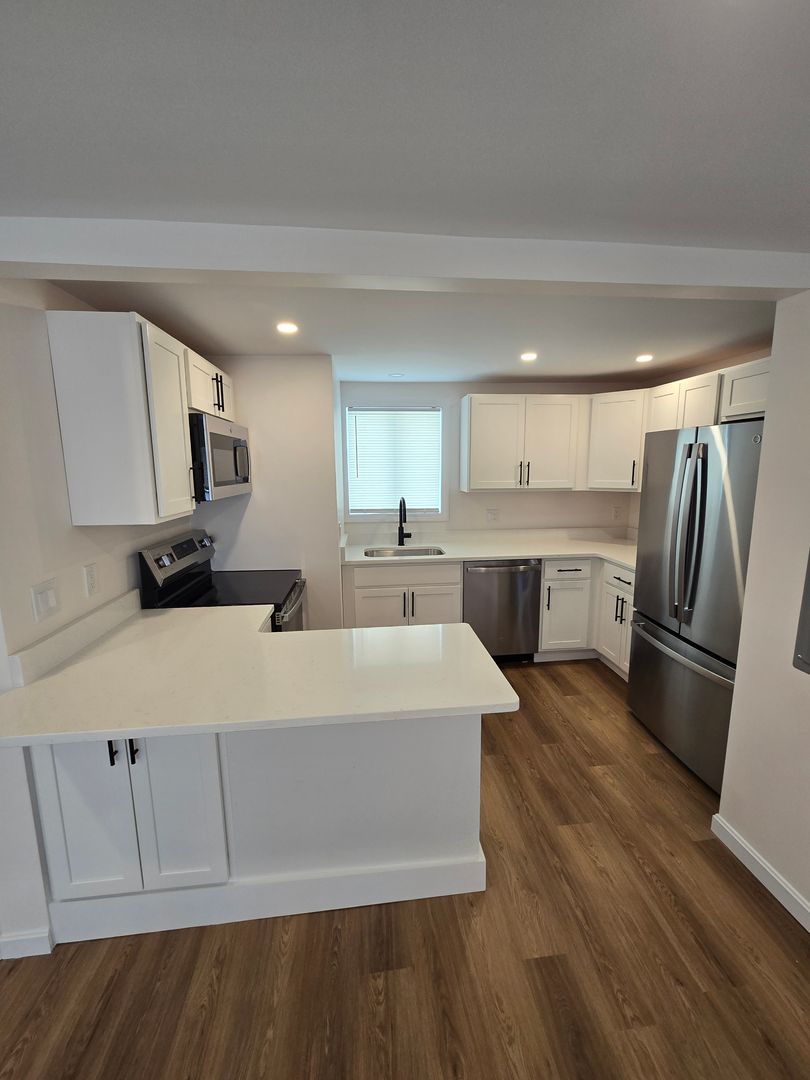 Beverly Apartment: 10 Rantoul Street