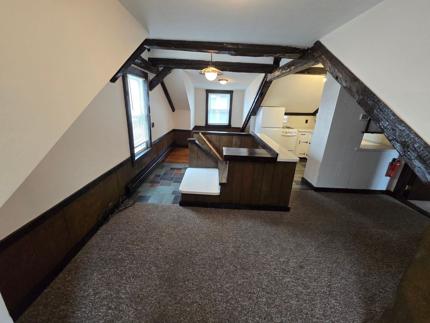 Beverly Apartment: 9 Cox Court