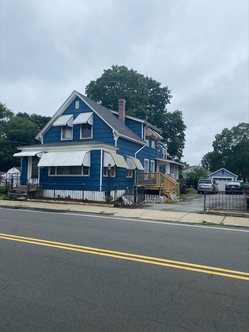 Lowell Apartment: 74 Carlisle Street