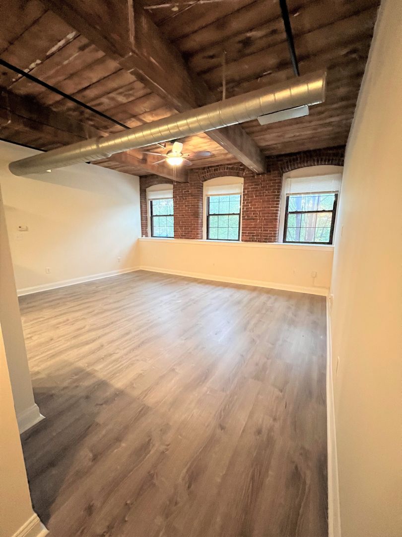 Haverhill Apartment: 11 Villa Street