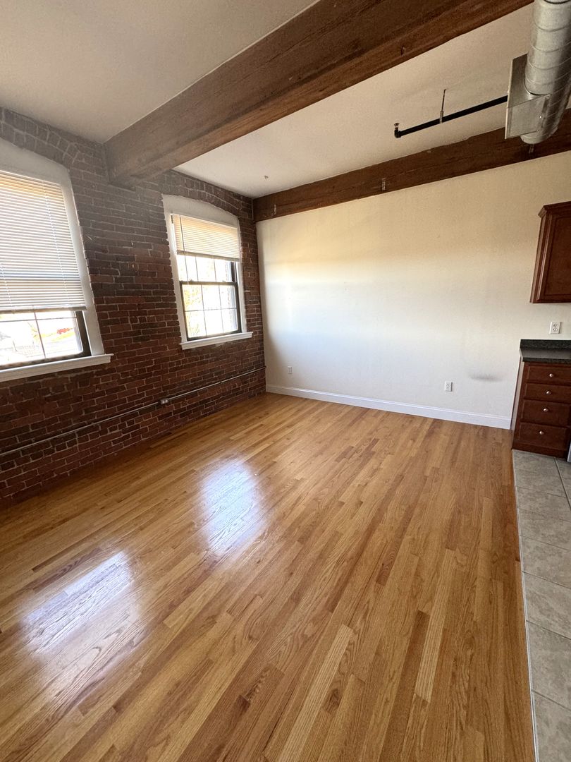 Haverhill Apartment: 11 Villa Street