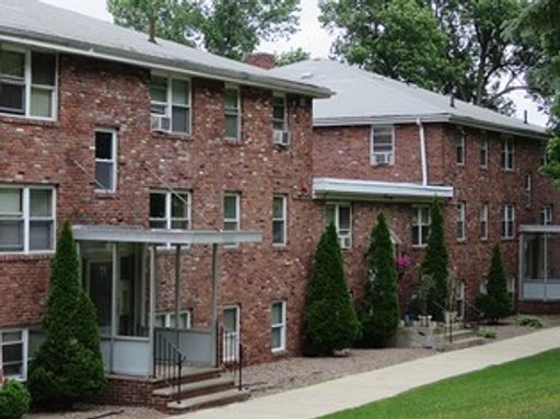 Charming 2-Bedroom Apartment in Private Location – photo 1