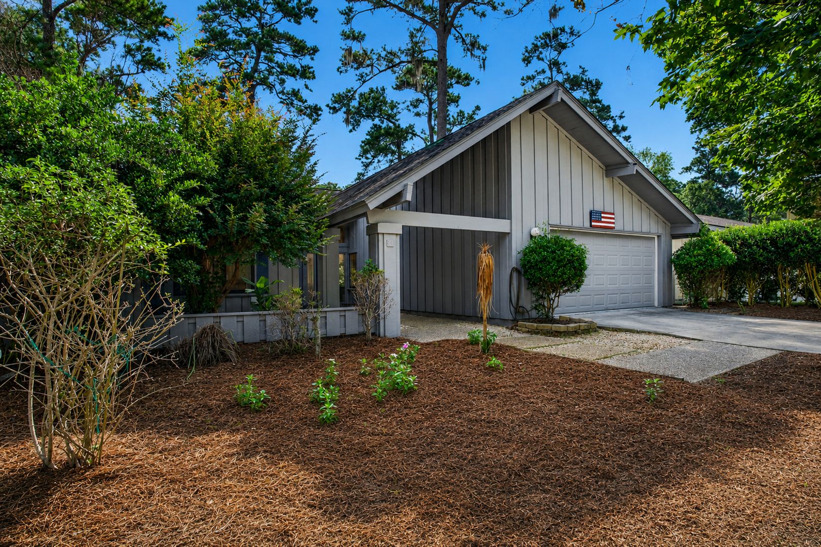 Savannah House: 30 Village Green Cir