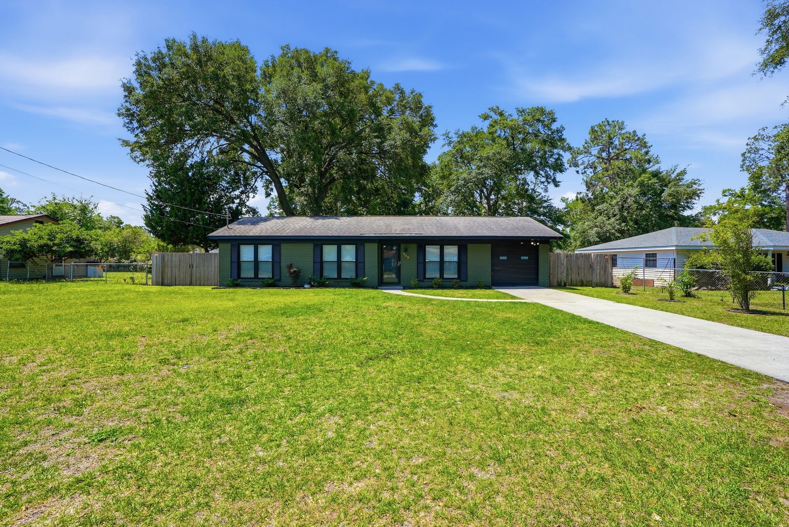 Hinesville House: 703 Pineview Ct