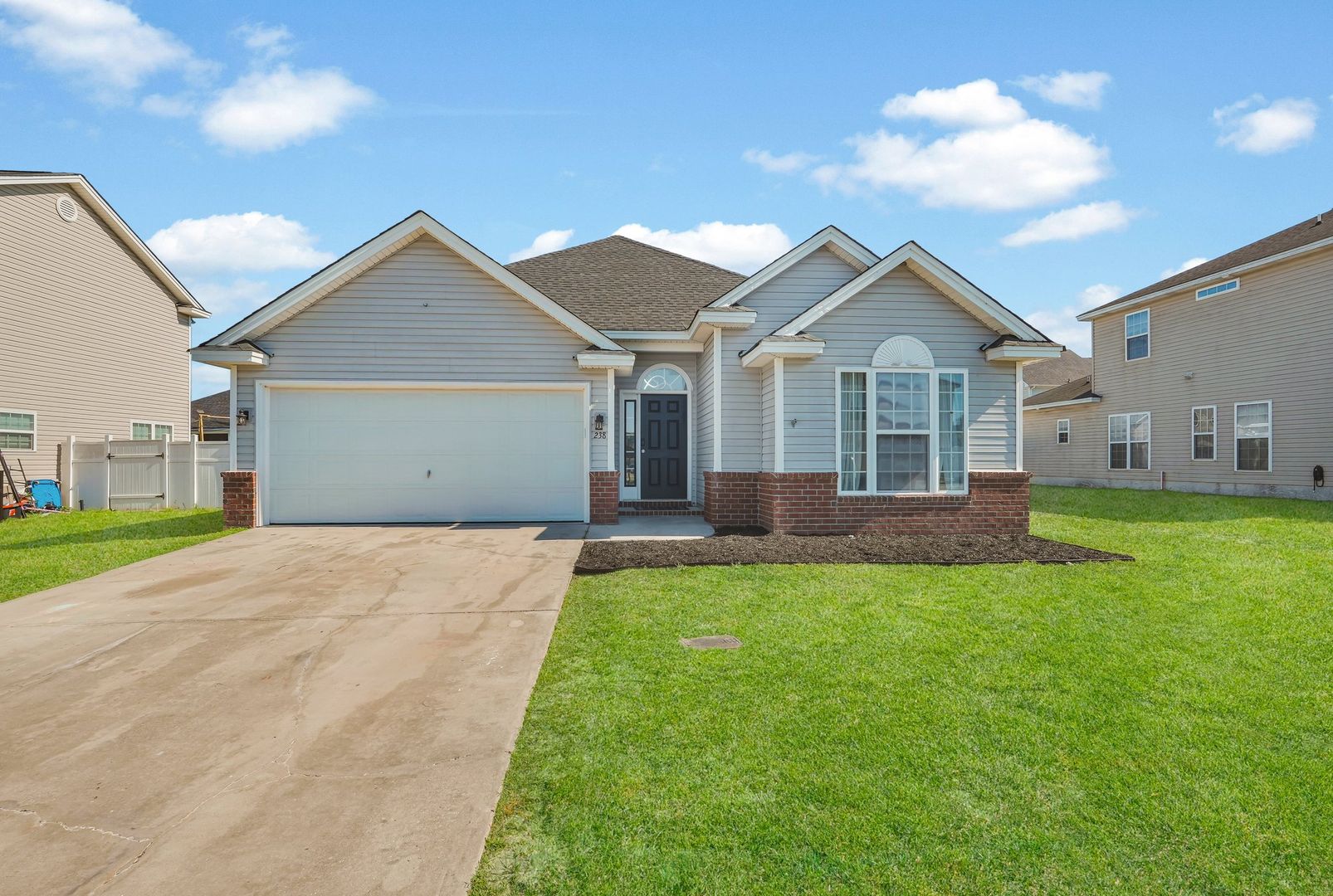 Richmond Hill House: 238 Scarlett Ln