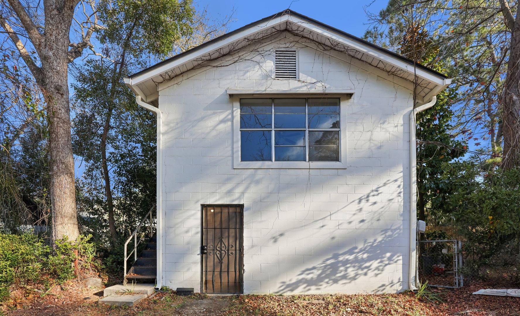 Savannah Apartment: 1303 E 33rd St