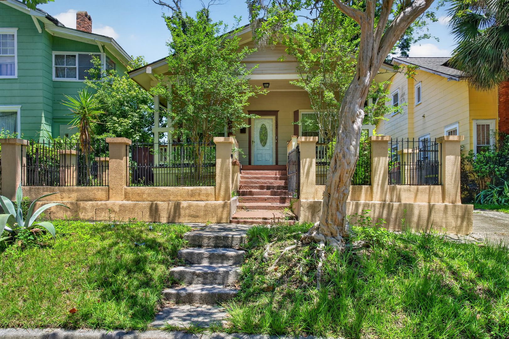 Savannah House: 1304 E 32nd Street