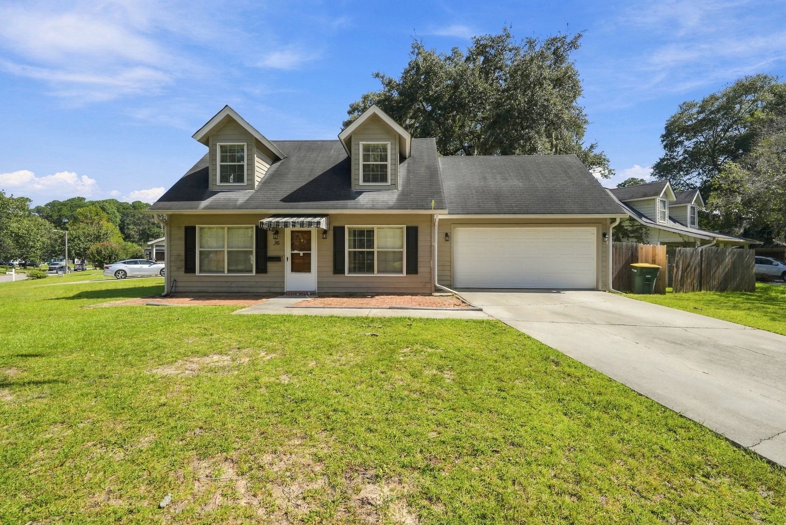 Savannah House: 36 Country Walk Dr