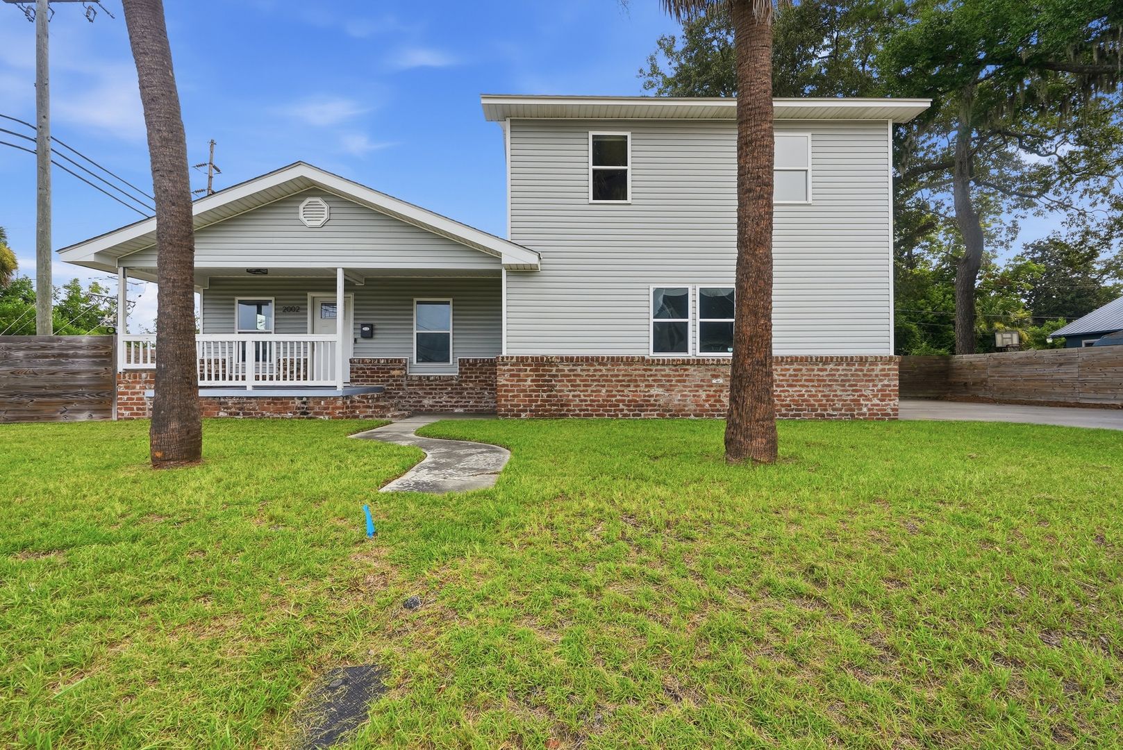 Savannah House: 2002 E 38th St