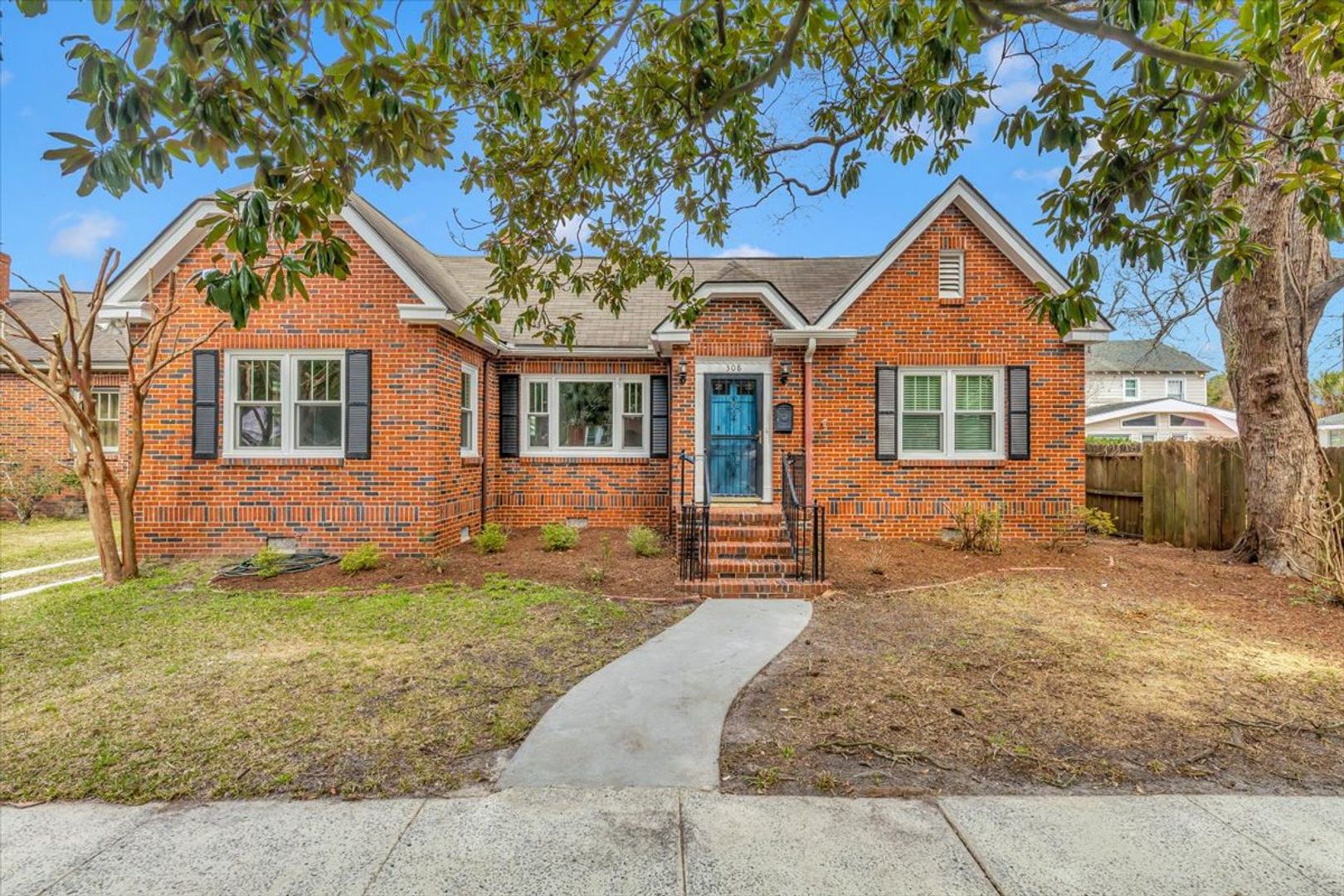 Savannah House: 308 E 55th St