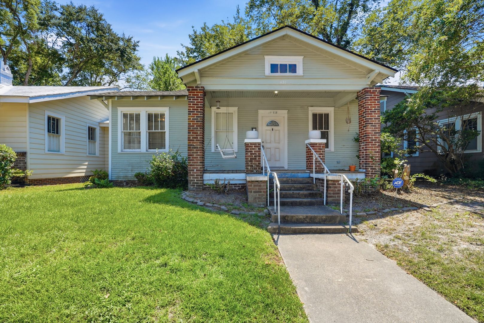 Savannah House: 431 E 50th St