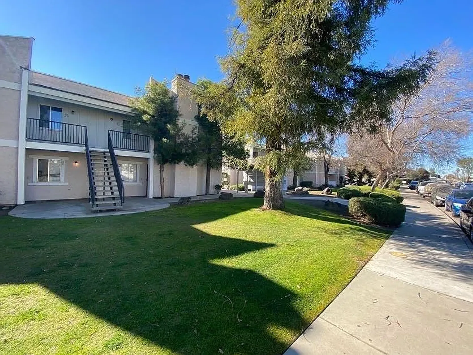 Bakersfield Apartment: 5001 Appleblossom Drive