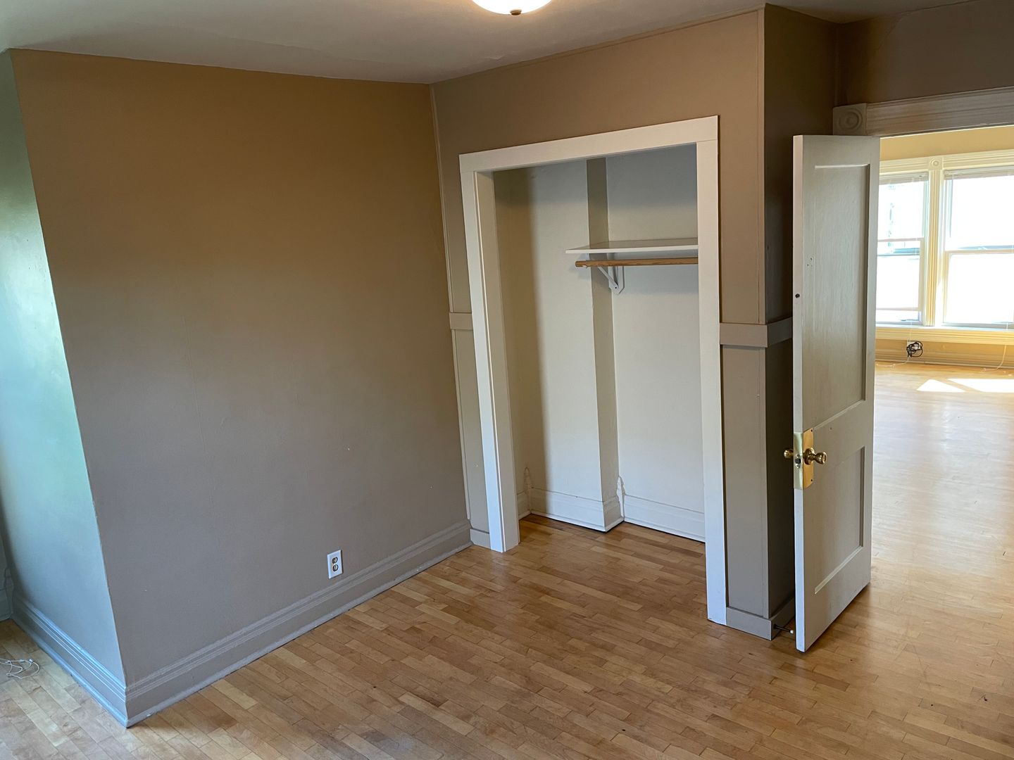 Oshkosh Apartment: 1023 Jackson