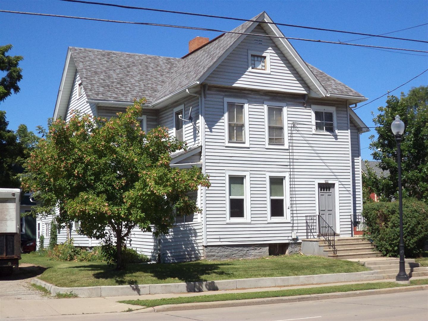 Oshkosh Apartment: 621 Jackson Street