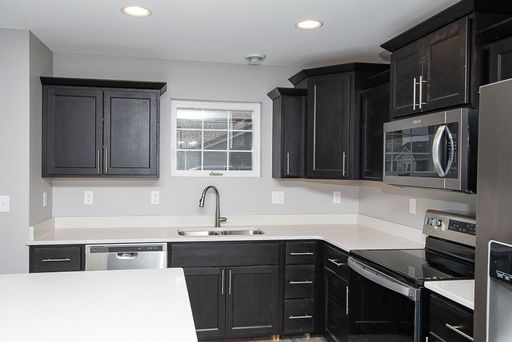Limited Time Offer: Get One Month FREE with a 13-Month Lease! – photo 1
