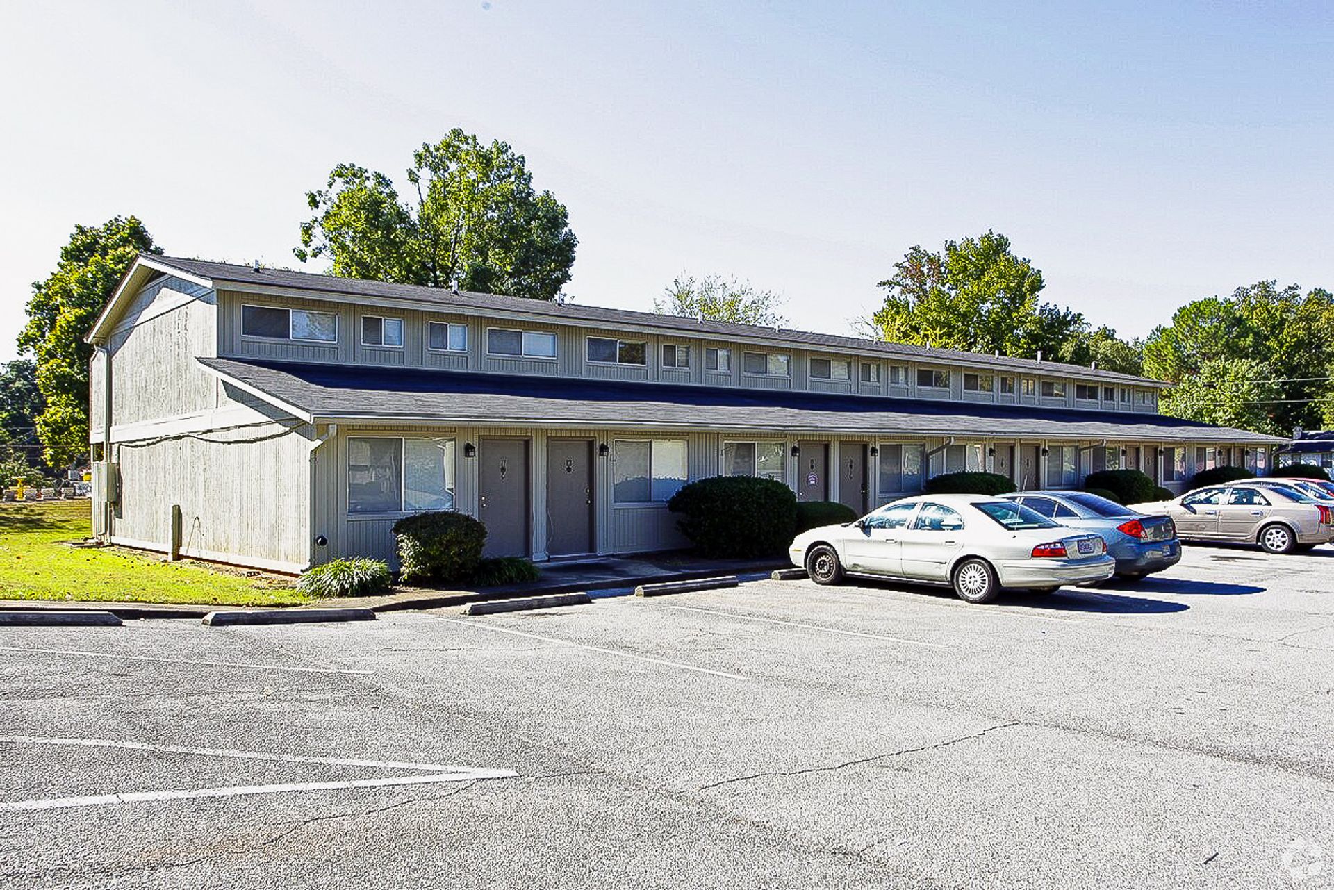 Midfield Townhome: 407 Fairfax Drive