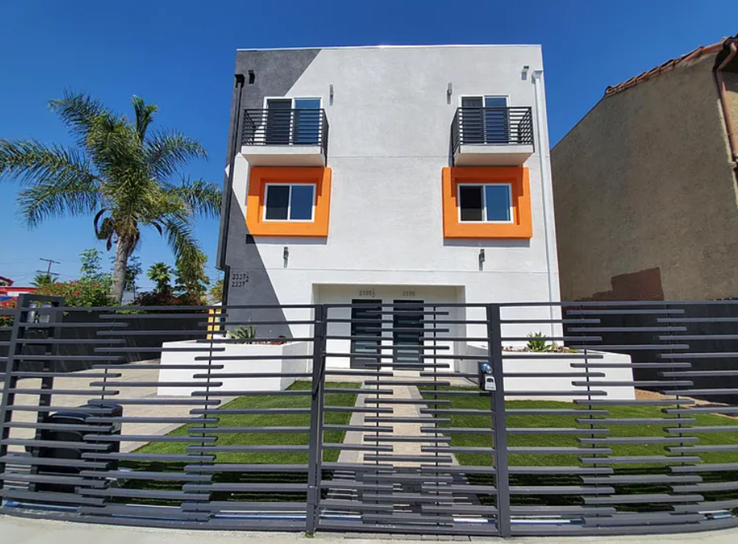 Los Angeles Apartment: 2335 -2335 1/2- 2337- 2337 1/2 Crenshaw Blvd