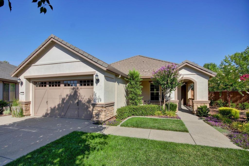Elk Grove House: 7405 Rothschild Court