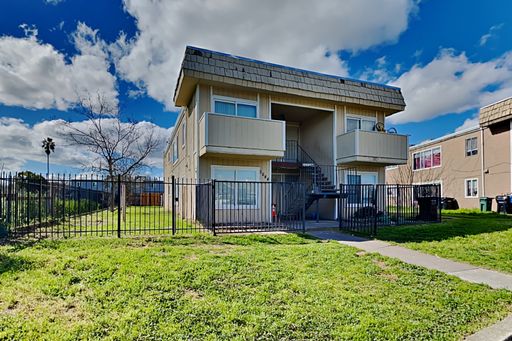 Top floor unit in 4-plex near Fruitridge & 44th st – photo 1