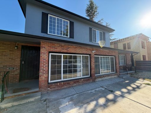 Spacious Two-Story Duplex in Old North Sacramento! – photo 1