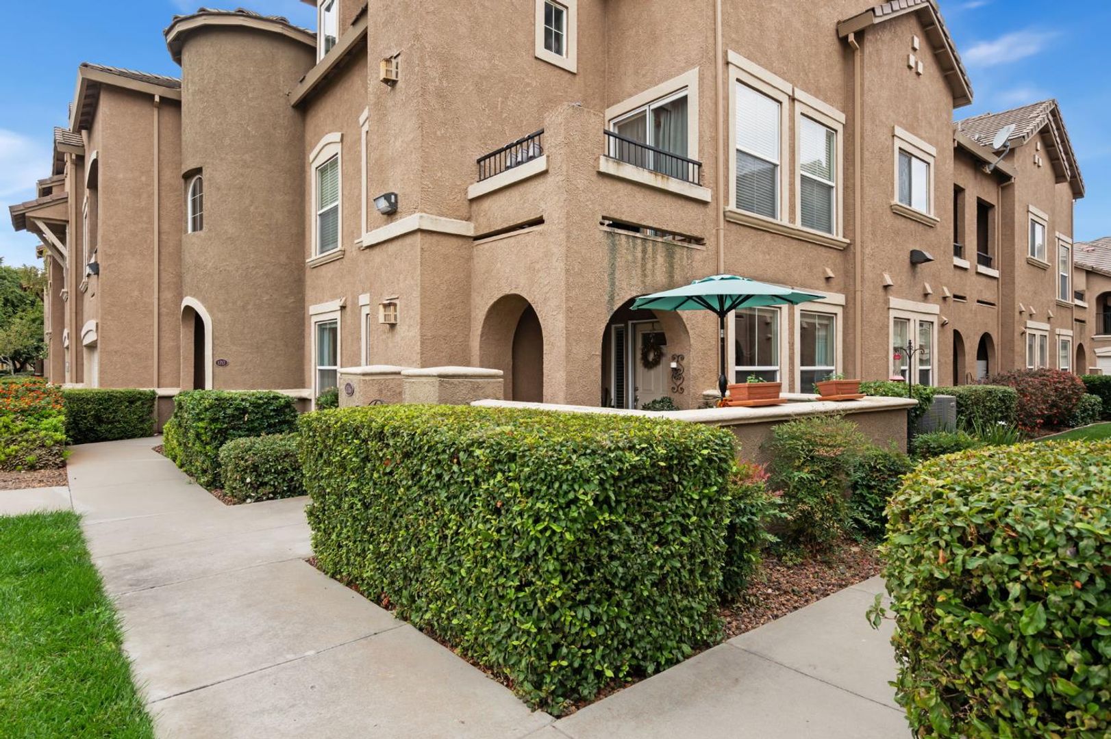 Sacramento Condo: 5350 Dunlay Drive, #1716