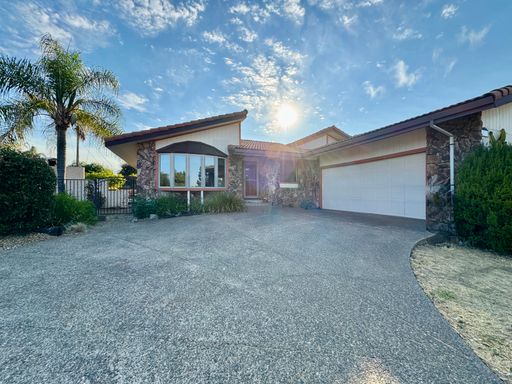 Beautiful Home Available in Cameron Park!