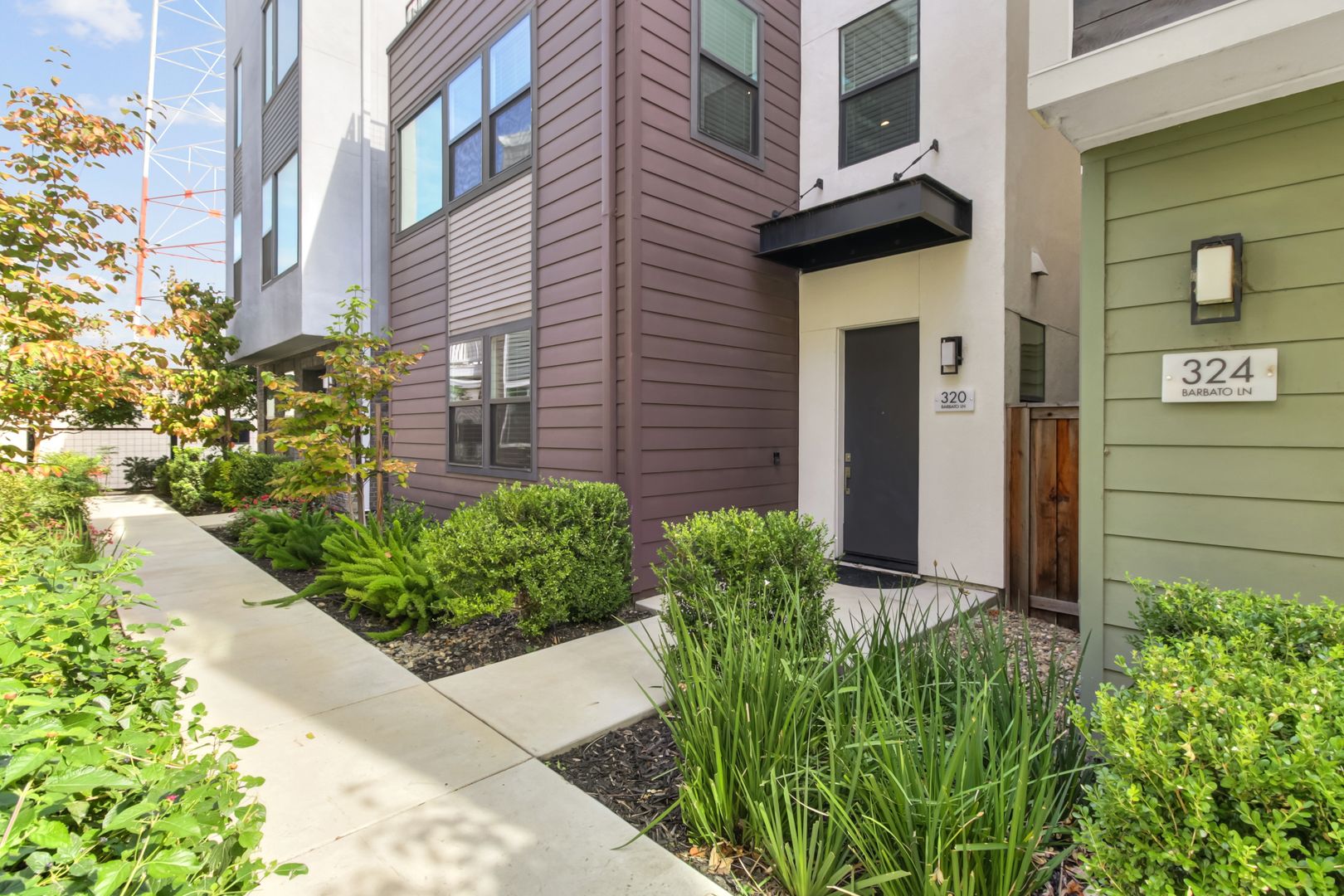 Sacramento House: 320 Barbato Lane