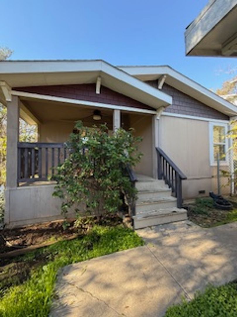 Auburn House: 817 Holly Hills Drive