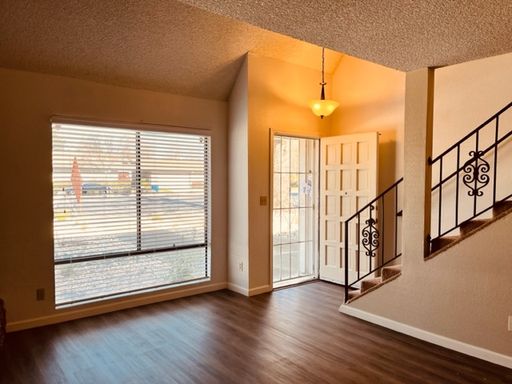 Adorable Townhouse Available! – photo 1