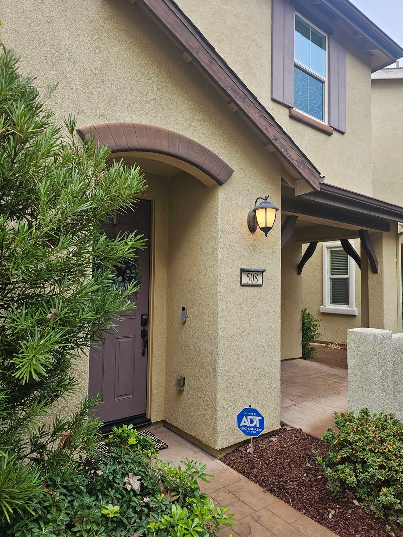 Roseville House: 508 Dijon Place