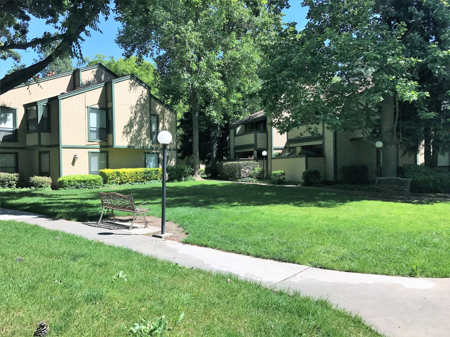 Sacramento Condo: 100 Del Verde Circle #4