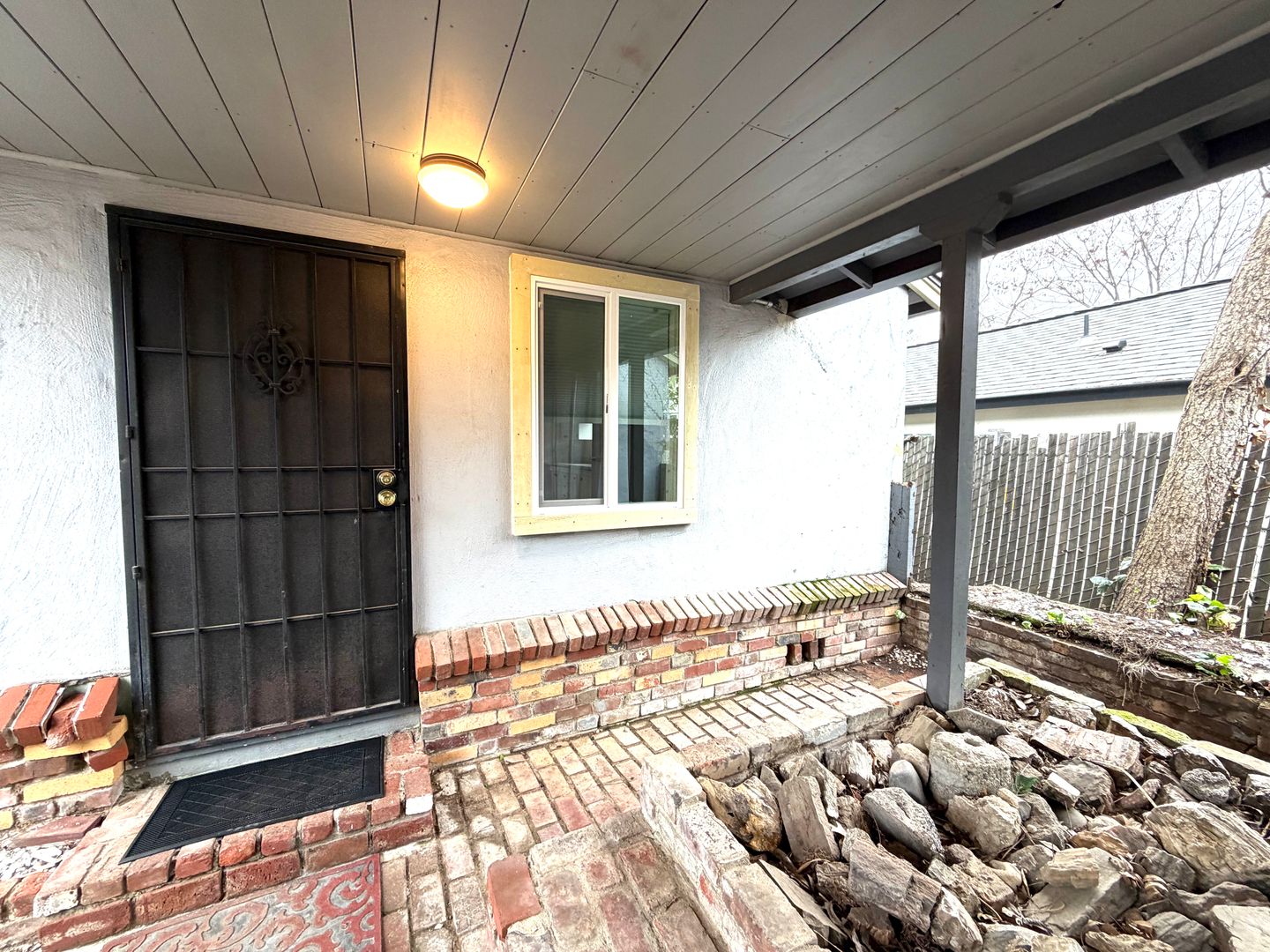 Sacramento House: 5951 1/2 19th Avenue