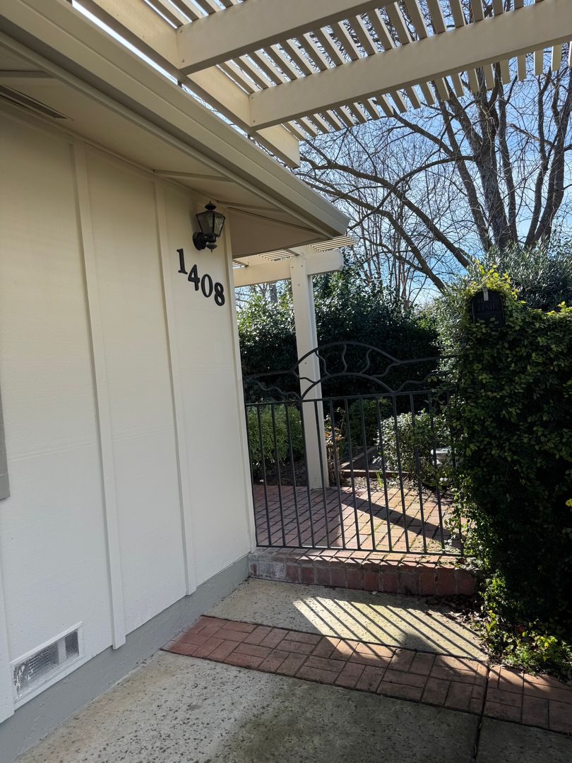 Davis House: 1408 Mello Place