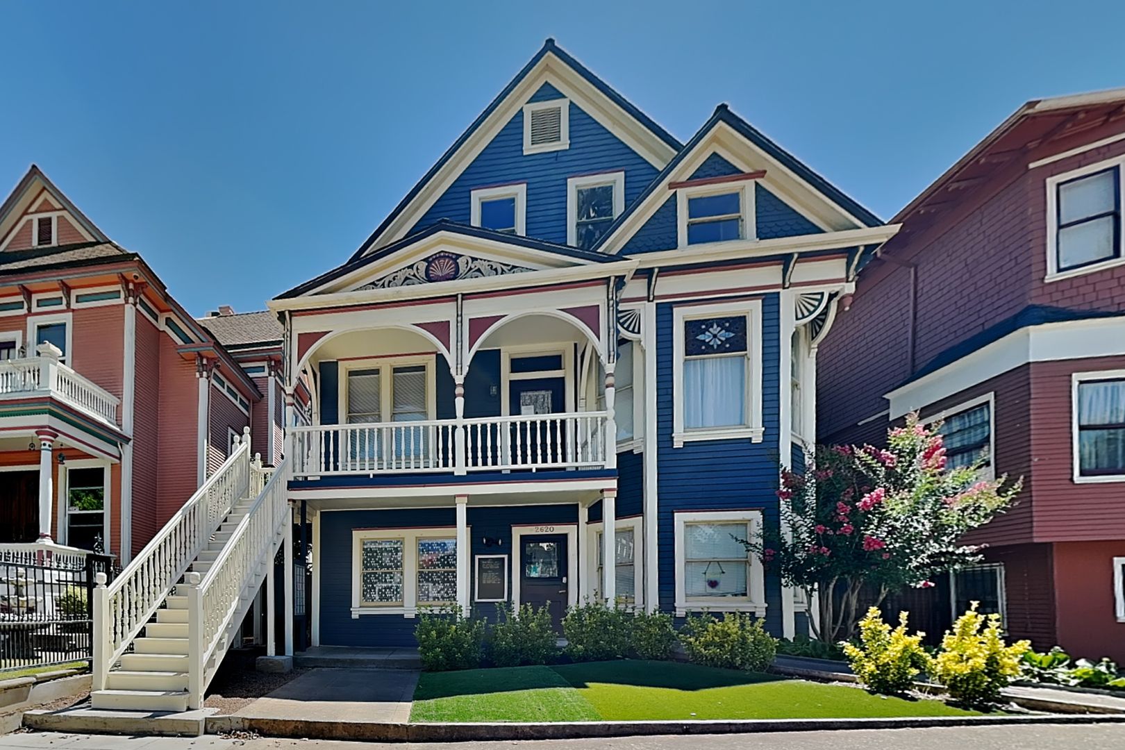Sacramento Apartment: 2620 J Street