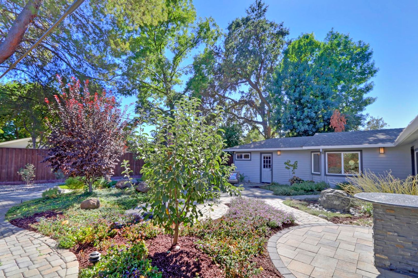 Davis House: 1034 Miller Drive