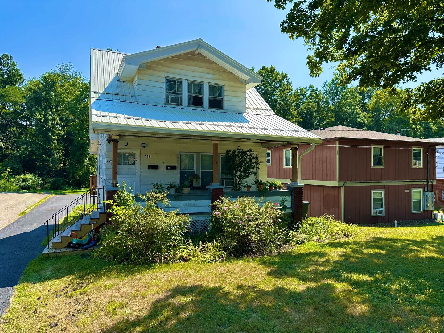 Youngstown Apartment: 119 Shields Rd